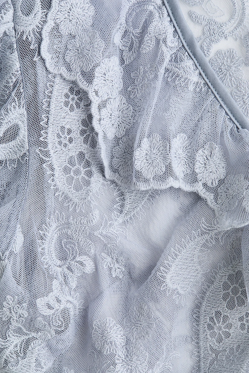 Blouse brodée à volants