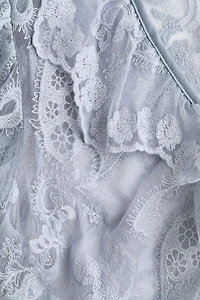 Blouse brodée à volants