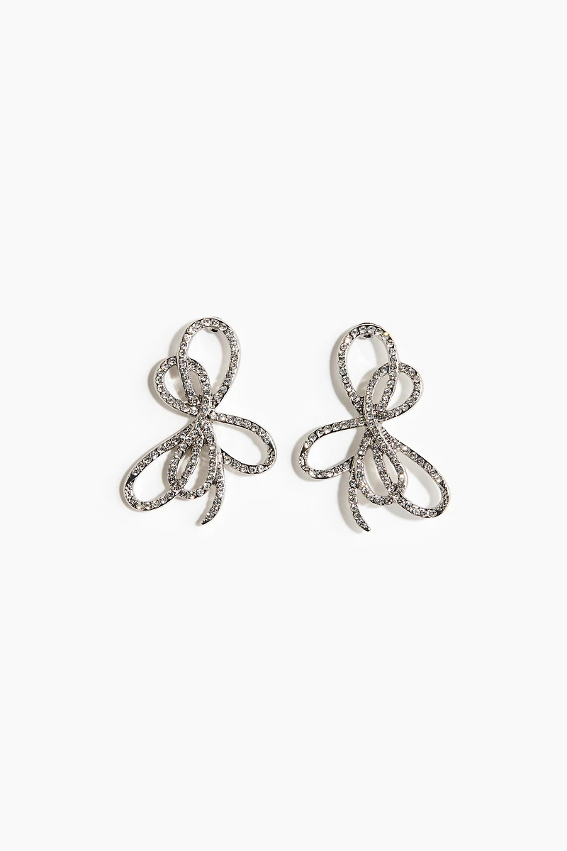 Bow-shaped stud earrings