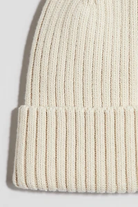 Bonnet en tricot côtelé