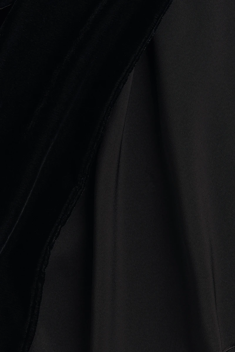 H dos nu avec col cravate