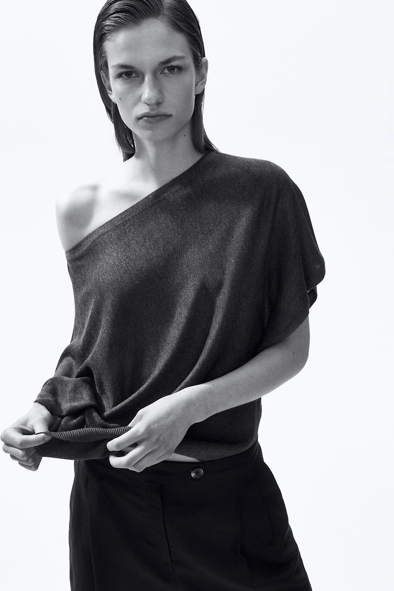 Batwing-Sleeved Fine-Knit Top