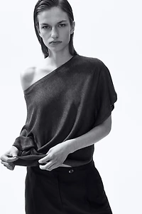 Batwing-Sleeved Fine-Knit Top
