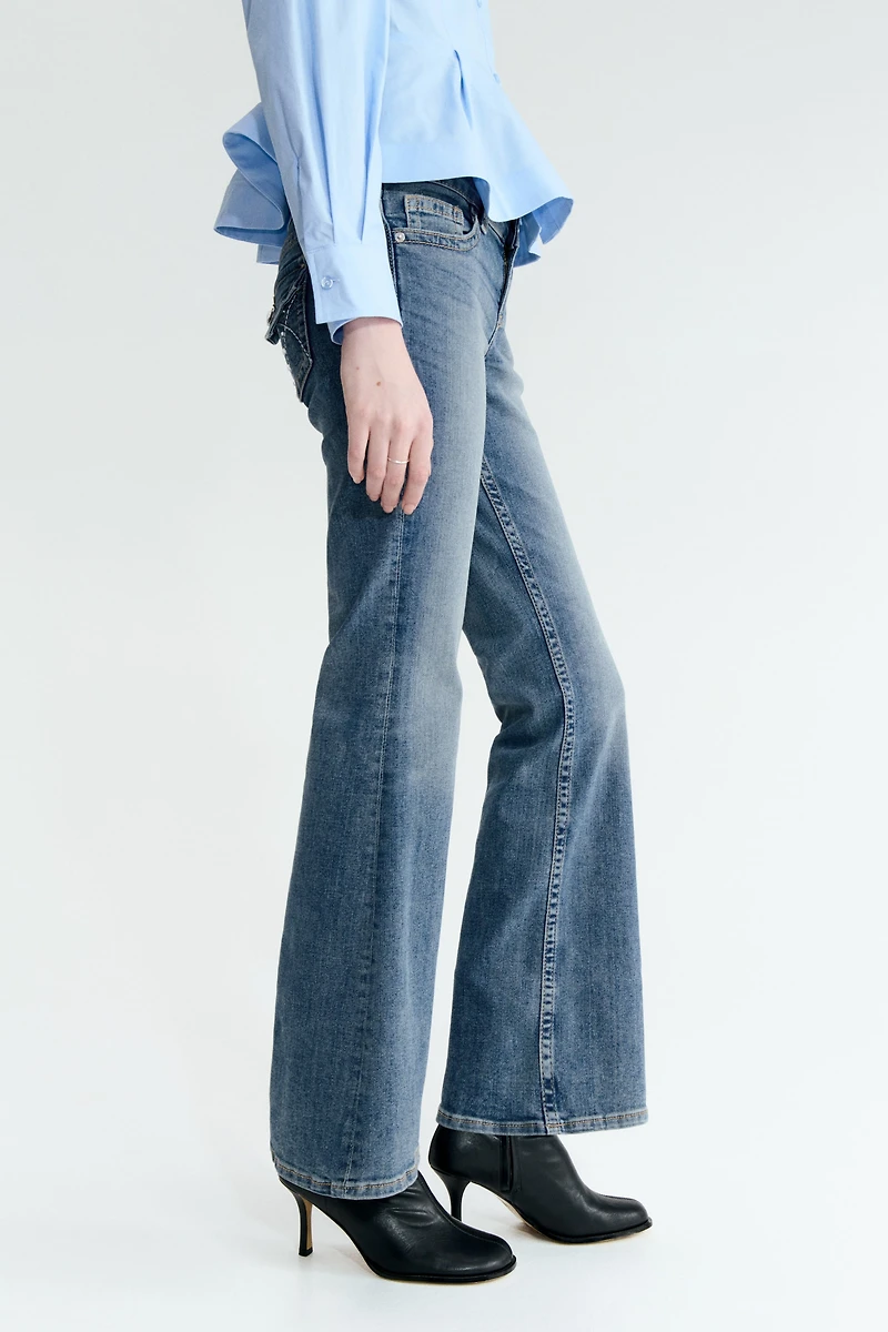 Jean taille basse jambes évasées