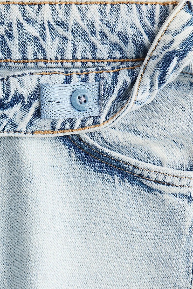 Relaxed Tapered Fit Jeans