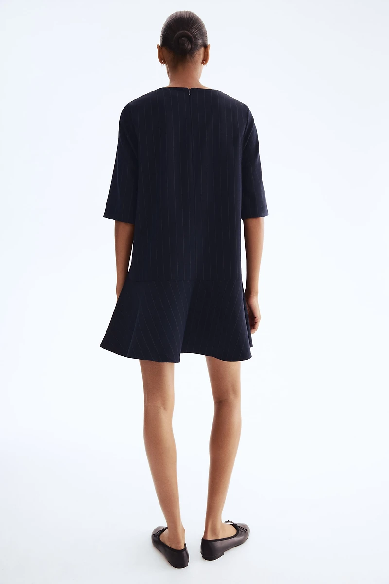 Robe droite avec jupe corolle