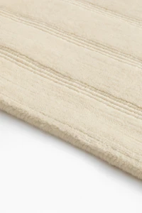 Grand tapis tissé à la main en laine mélangée