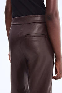 Pantalon à jambes droites en tissu enduit