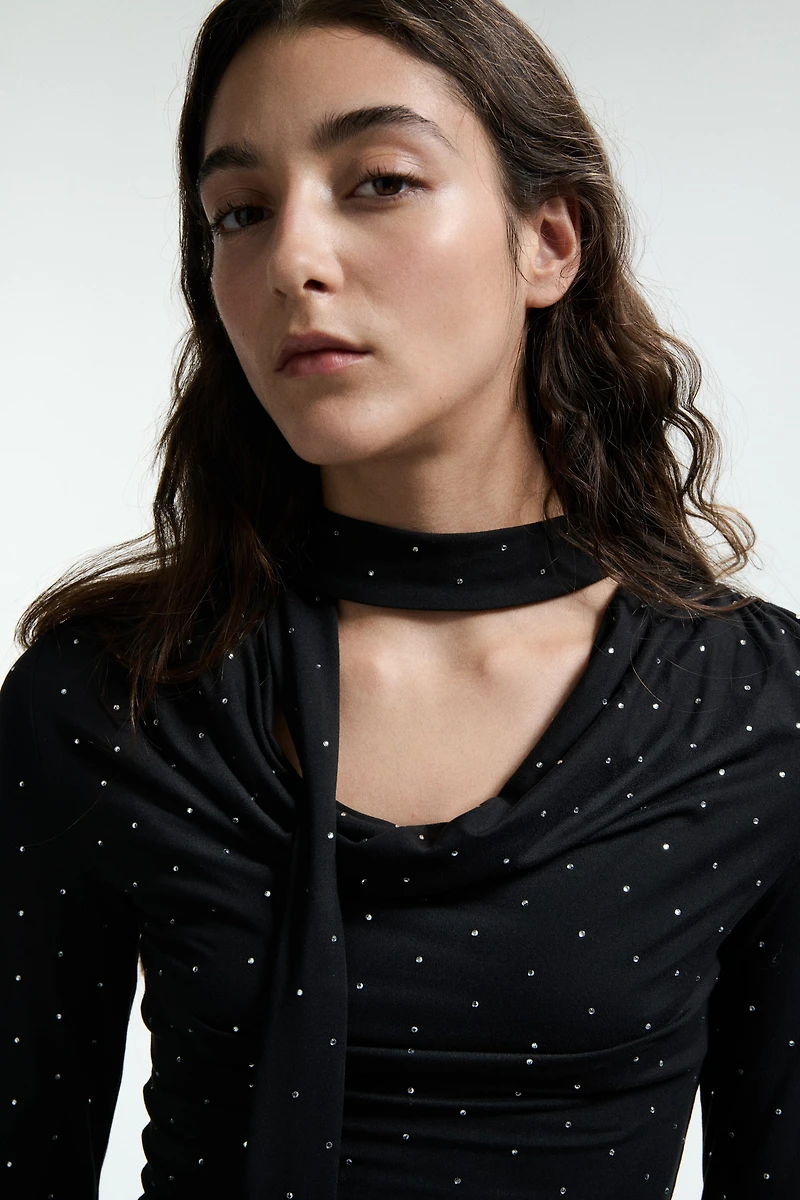 Haut avec détail façon écharpe