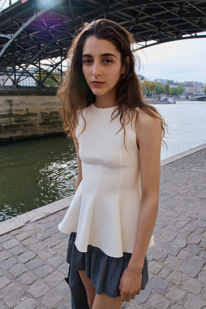 Haut péplum sans manches