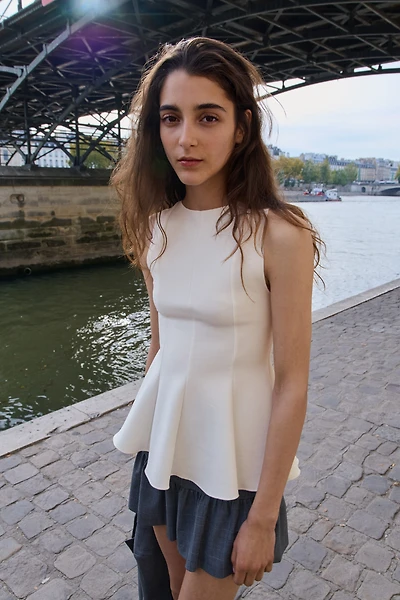 Haut péplum sans manches