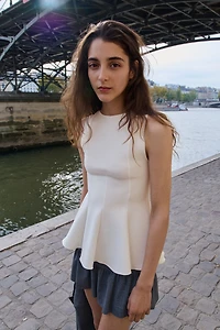 Haut péplum sans manches