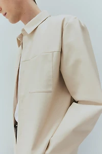 Chemise coupe classique en tissu enduit