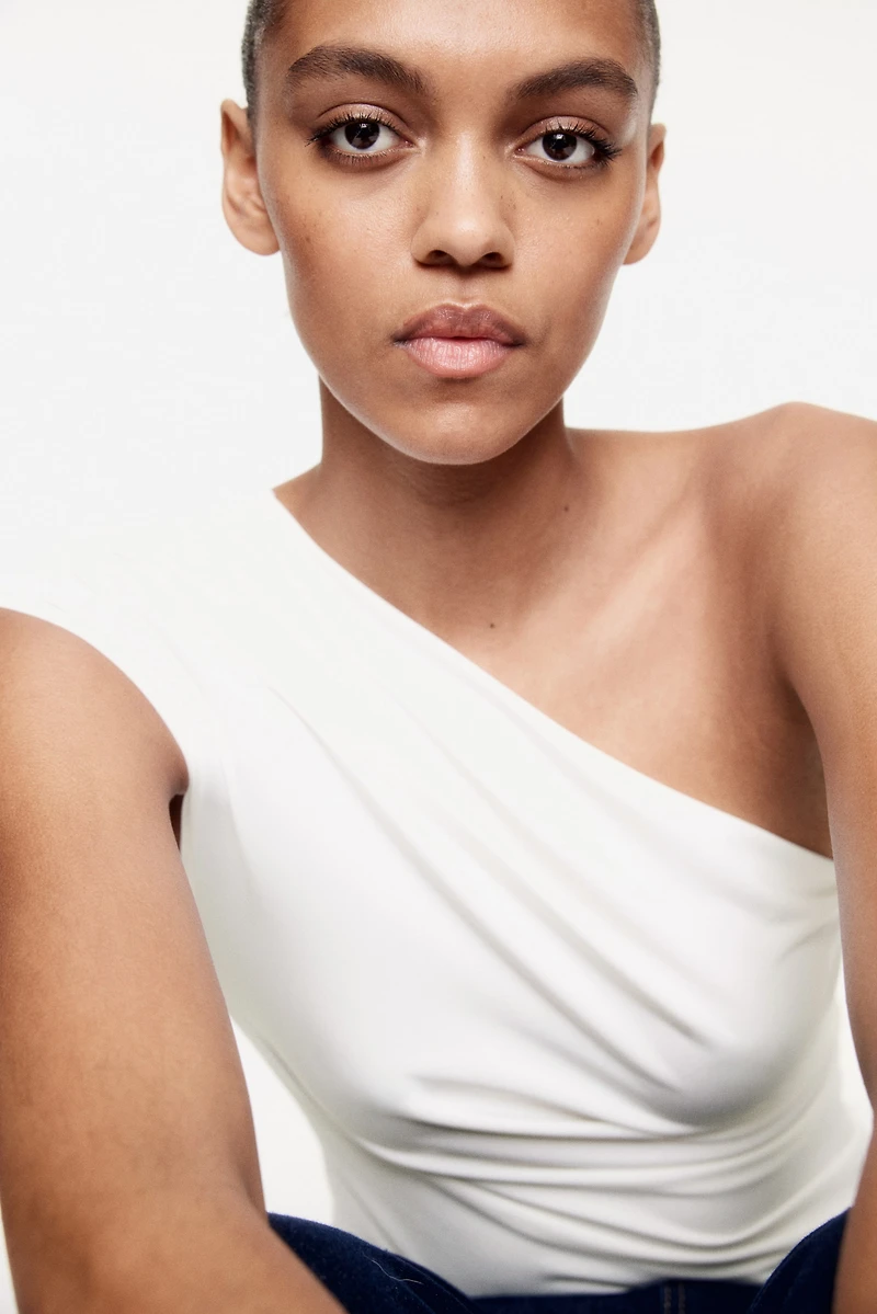 Haut asymétrique