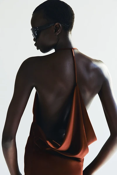 Robe dos nu en satin