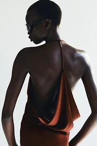 Robe dos nu en satin