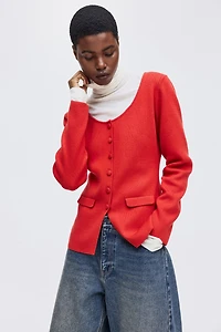 Gilet en tricot côtelé à encolure dégagée