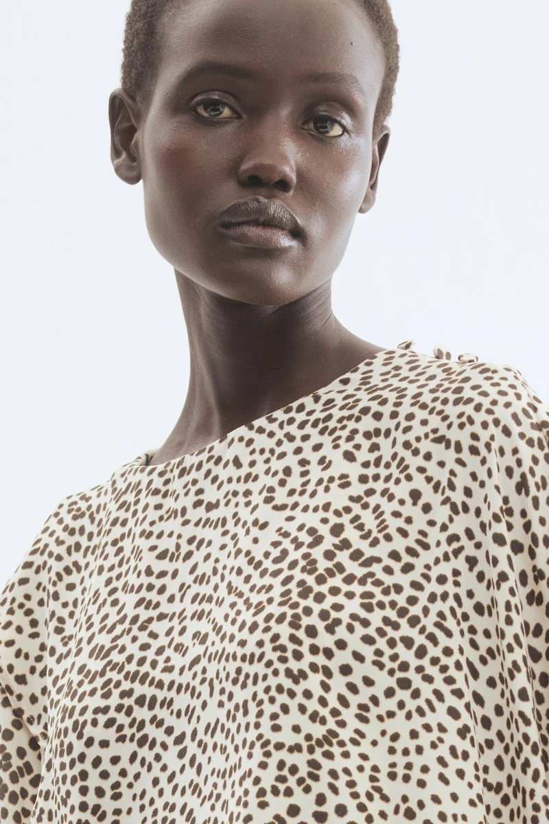 Blouse avec détail façon cape