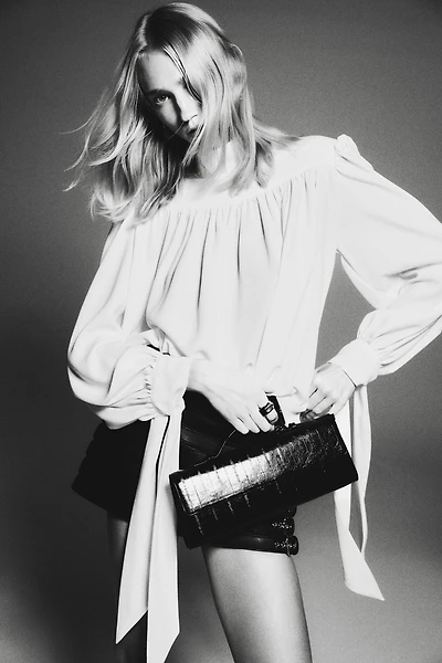 Blouse à épaulettes