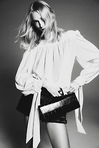 Blouse à épaulettes