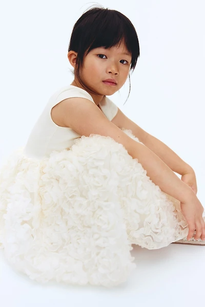 Robe avec appliqués floraux