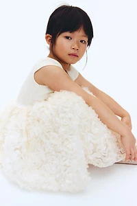 Robe avec appliqués floraux