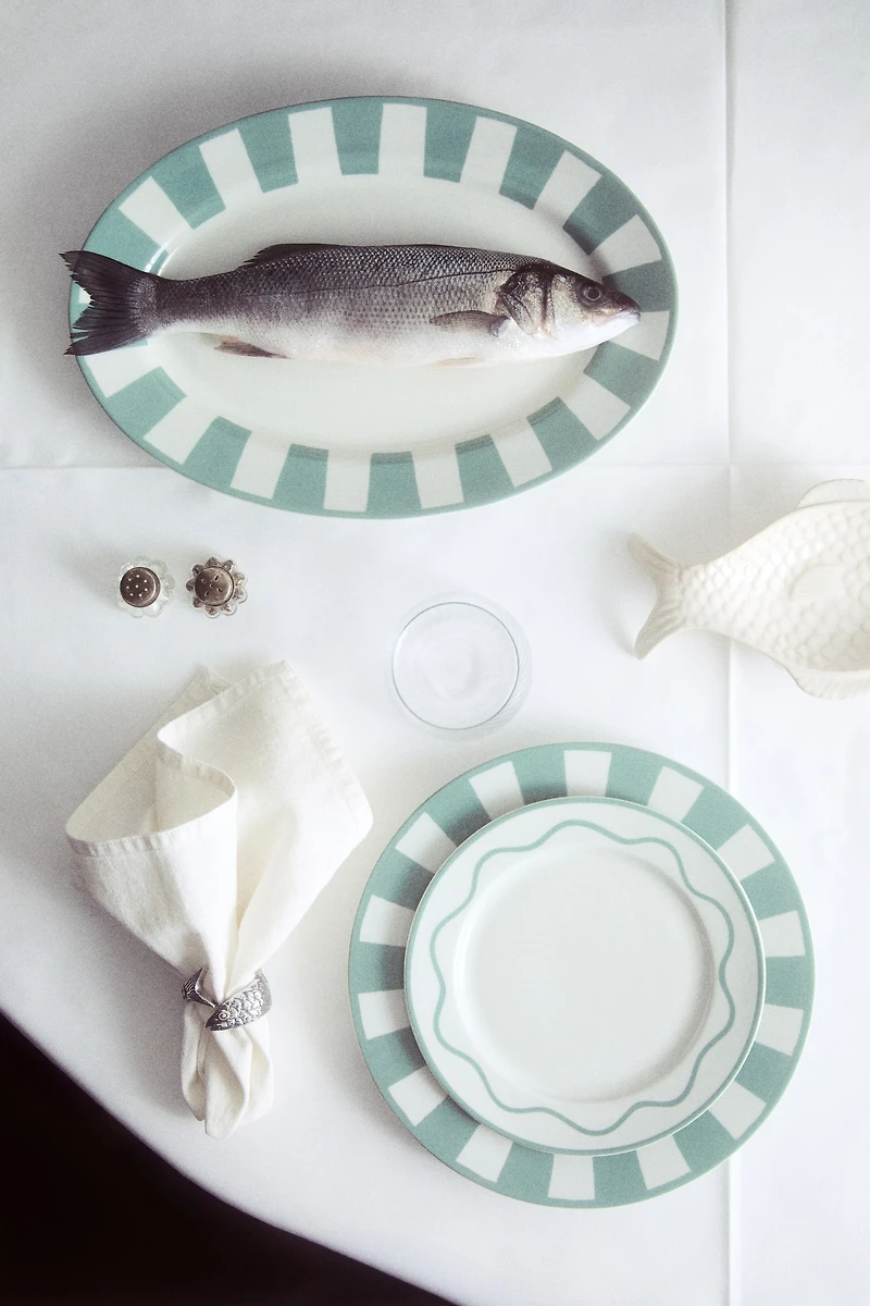 Medium-Sized Porcelain Plate