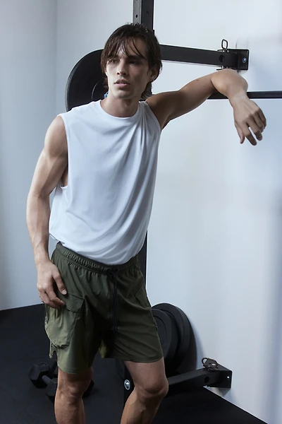 Mid-Length Cargo Sports Shorts with DryMove™