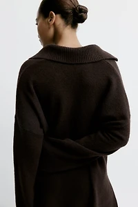 Fine-knit collared jumper