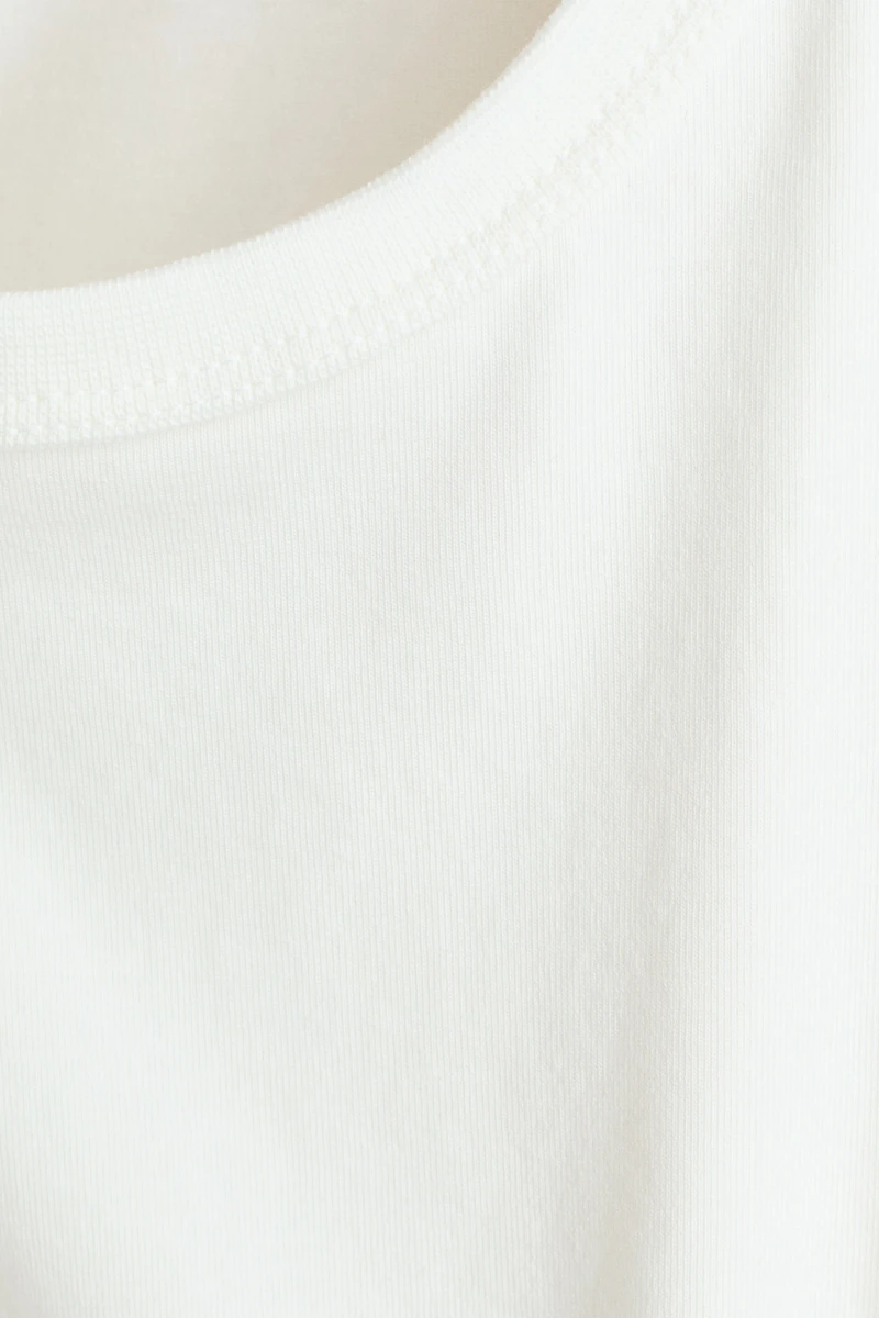 Flutter-Sleeved Top