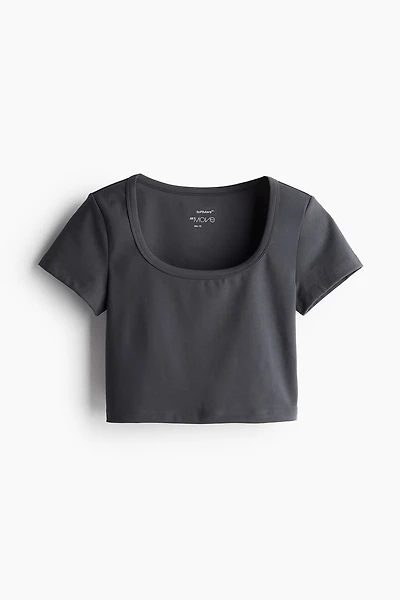 Cropped sports top with DryMove™