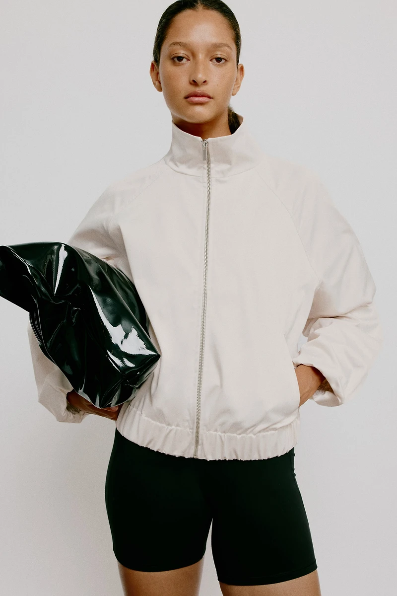 Veste en satin à manches ballon