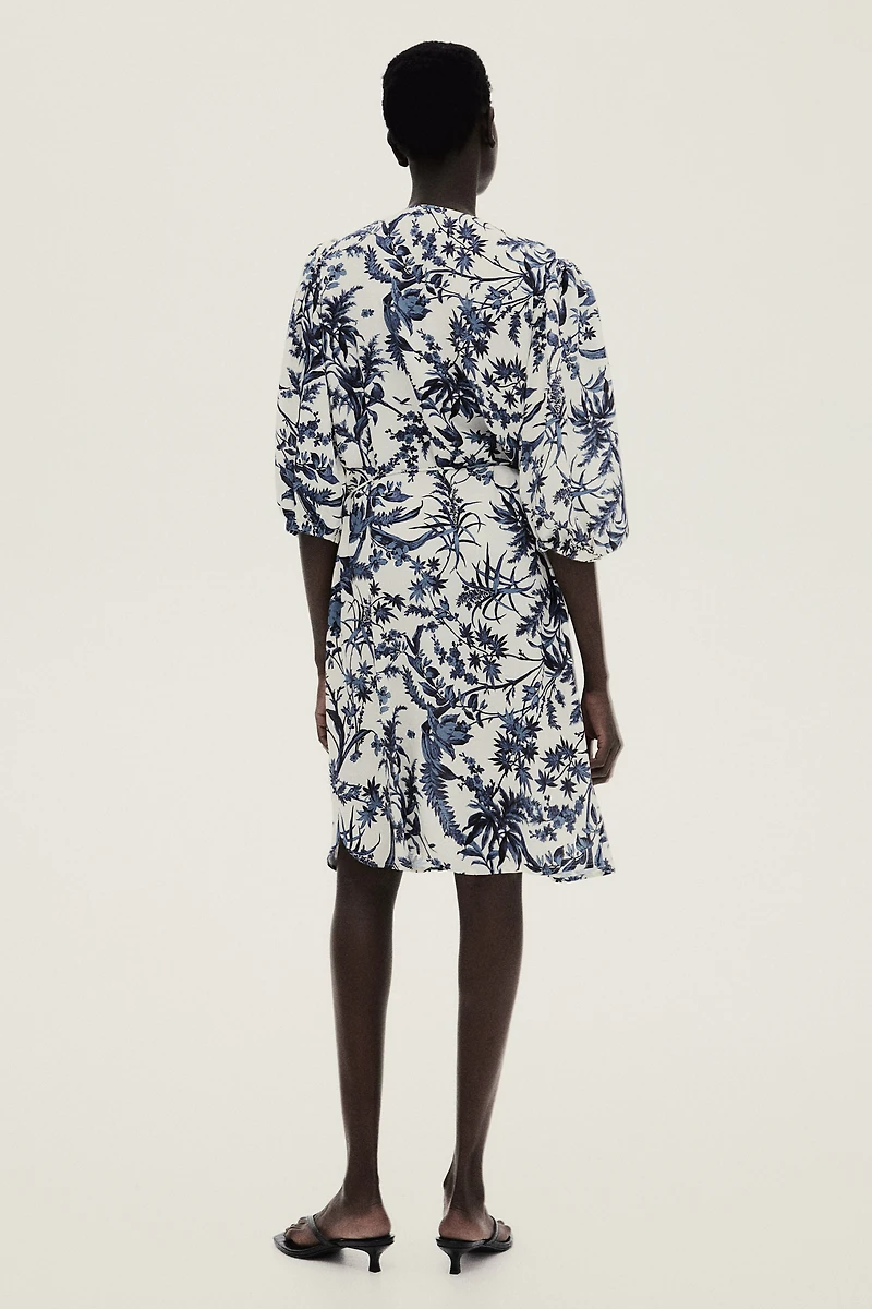 Robe à manches bouffantes