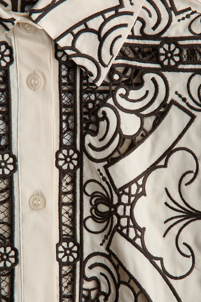 Veste avec broderie anglaise