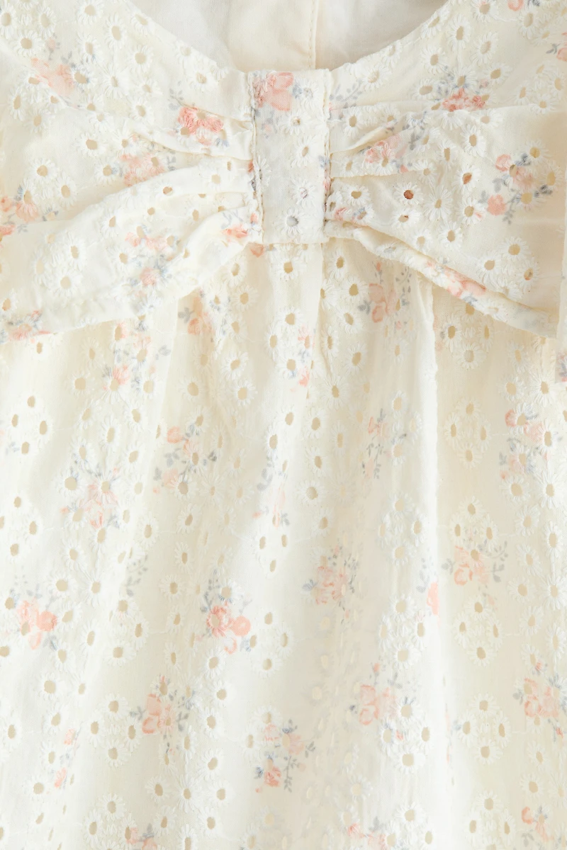 Robe en coton avec broderie anglaise