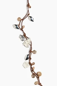 Collier cordon avec breloques