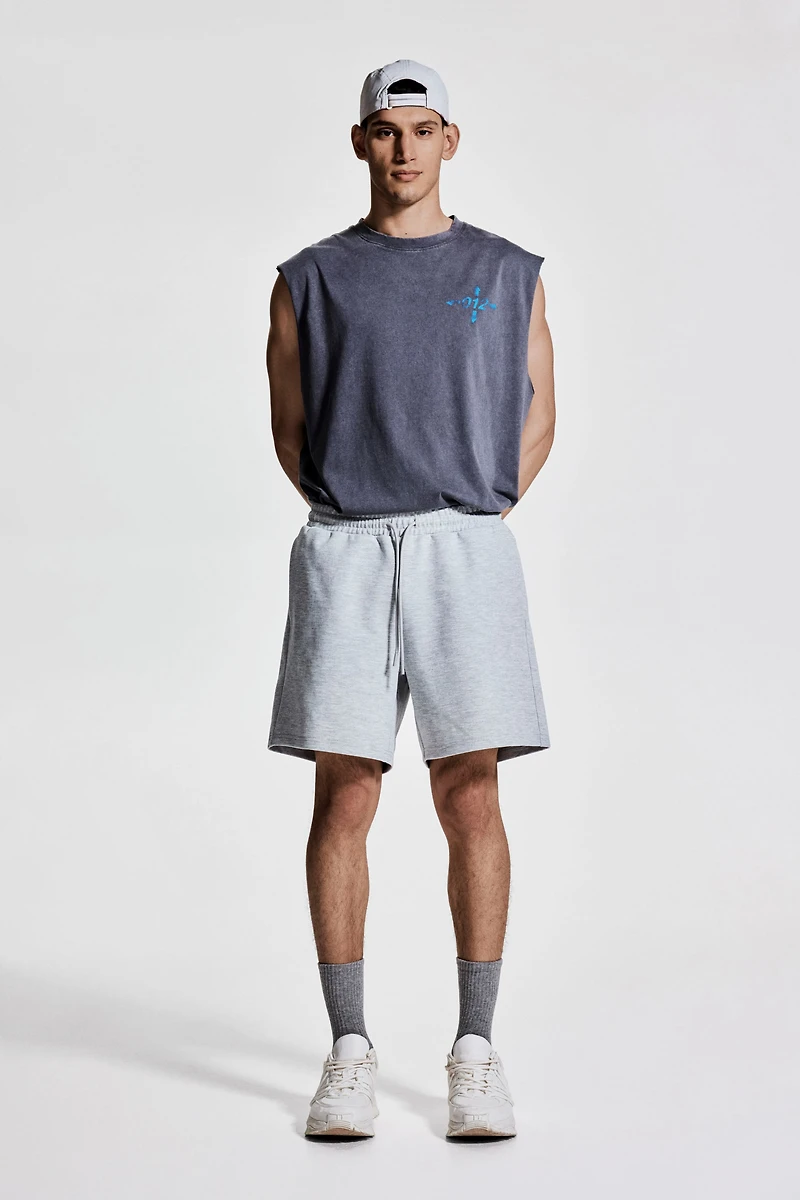 Mid-Length Sports Shorts with DryMove™