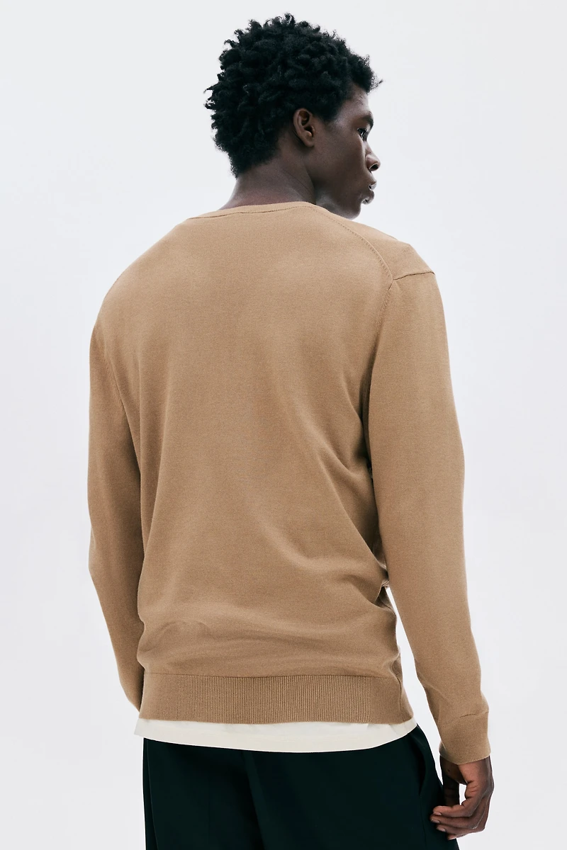 Chandail coupe classique en fin tricot