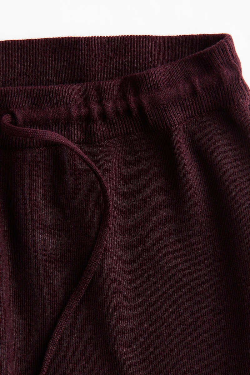 Short en fin tricot avec cordon de serrage