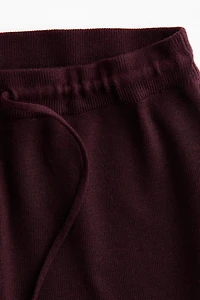 Short en fin tricot avec cordon de serrage