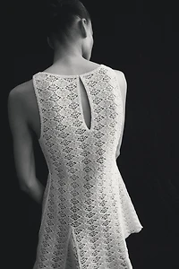Robe à plis godets en tricot d'aspect crocheté