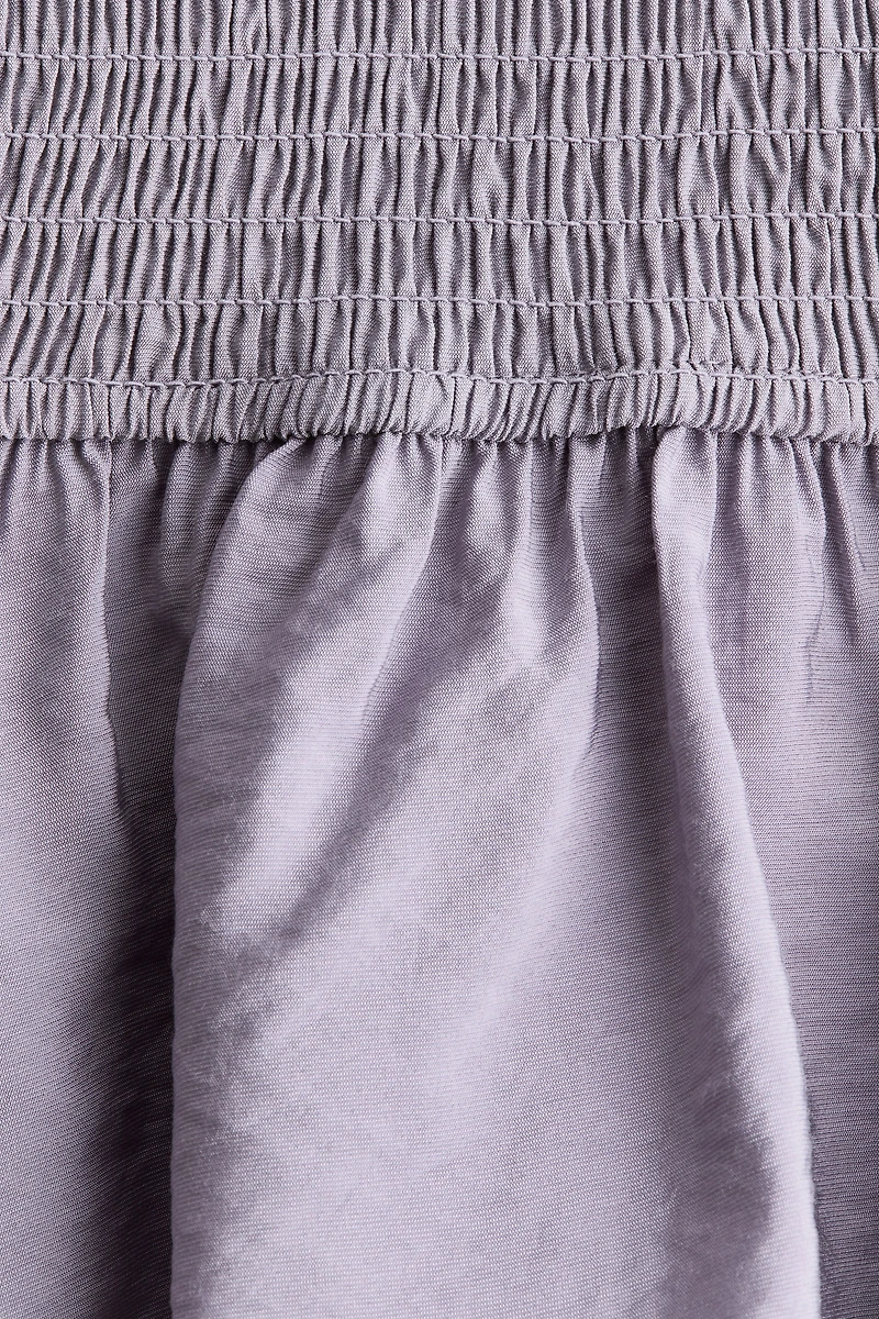 Robe épaules nues à volants