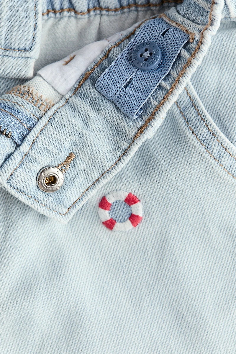 Short en denim avec détails brodés