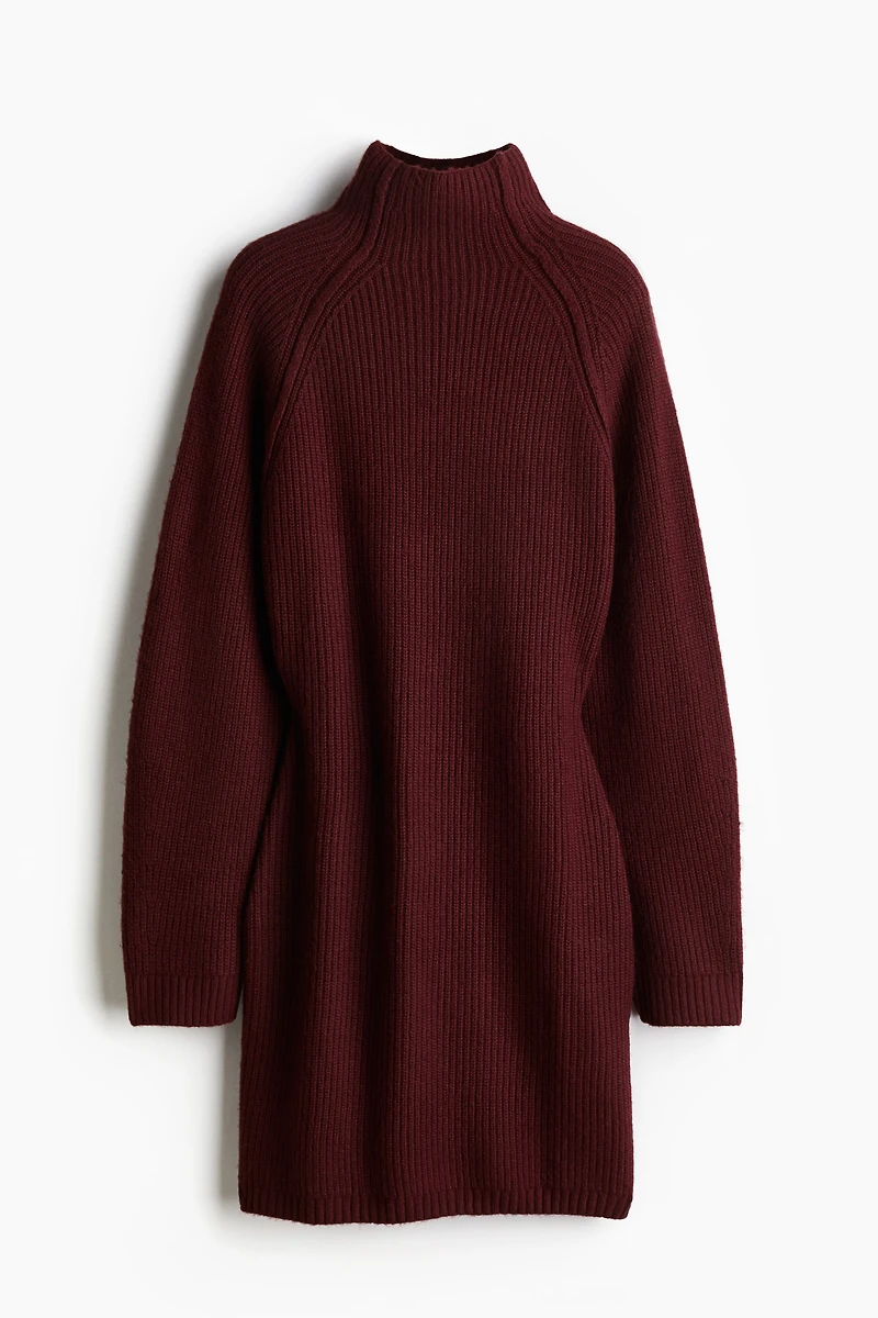 Robe en tricot côtelé avec col cheminée