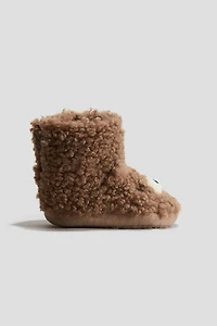 Chaussons duveteux à semelle souple