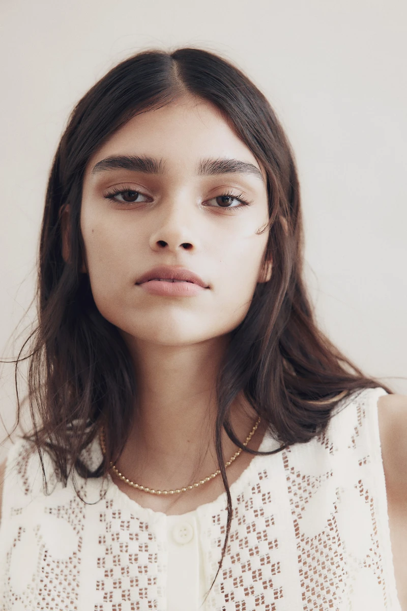 Haut d'aspect crocheté