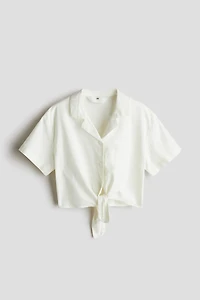 Chemise courte avec détail noué