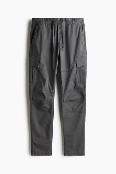 Pantalon cargo près du corps