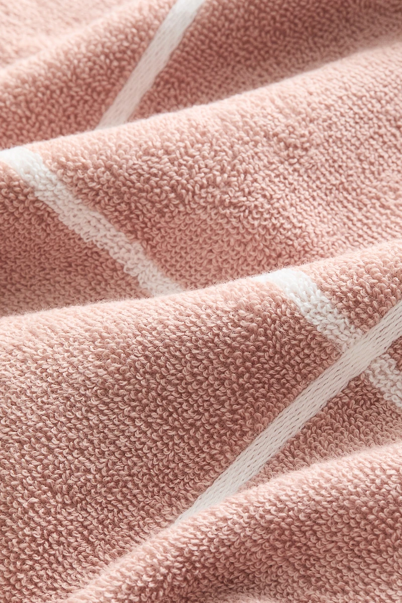 Grid-patterned bath towel