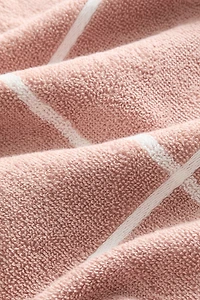 Grid-patterned bath towel